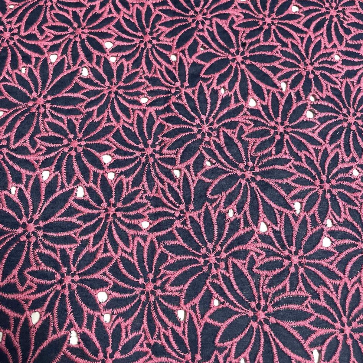 画像4: 【日本製】刺繍レース生地　約25cm×約45cm×2色　花柄刺繍レース紺ピンクとベージュ　 (4)