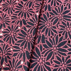 画像2: 【日本製】刺繍レース生地　約25cm×約45cm×2色　花柄刺繍レース紺ピンクとベージュ　 (2)