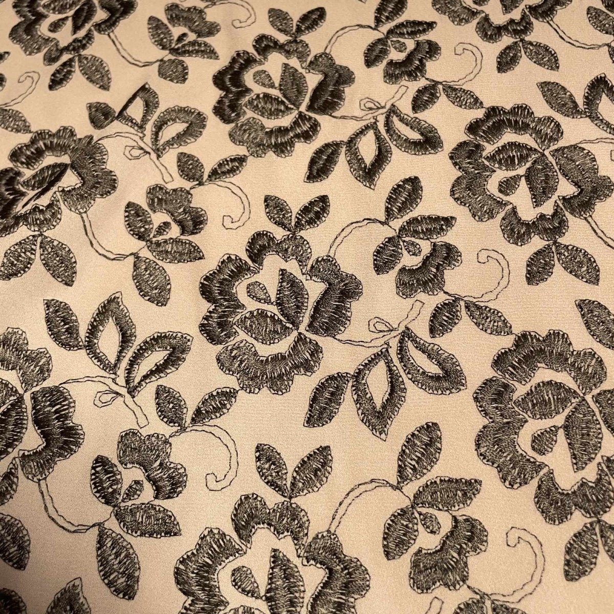 画像1: 【日本製】刺繍レース生地　約25cm×約48cm　薔薇柄　ブラウン　ジョーゼット (1)