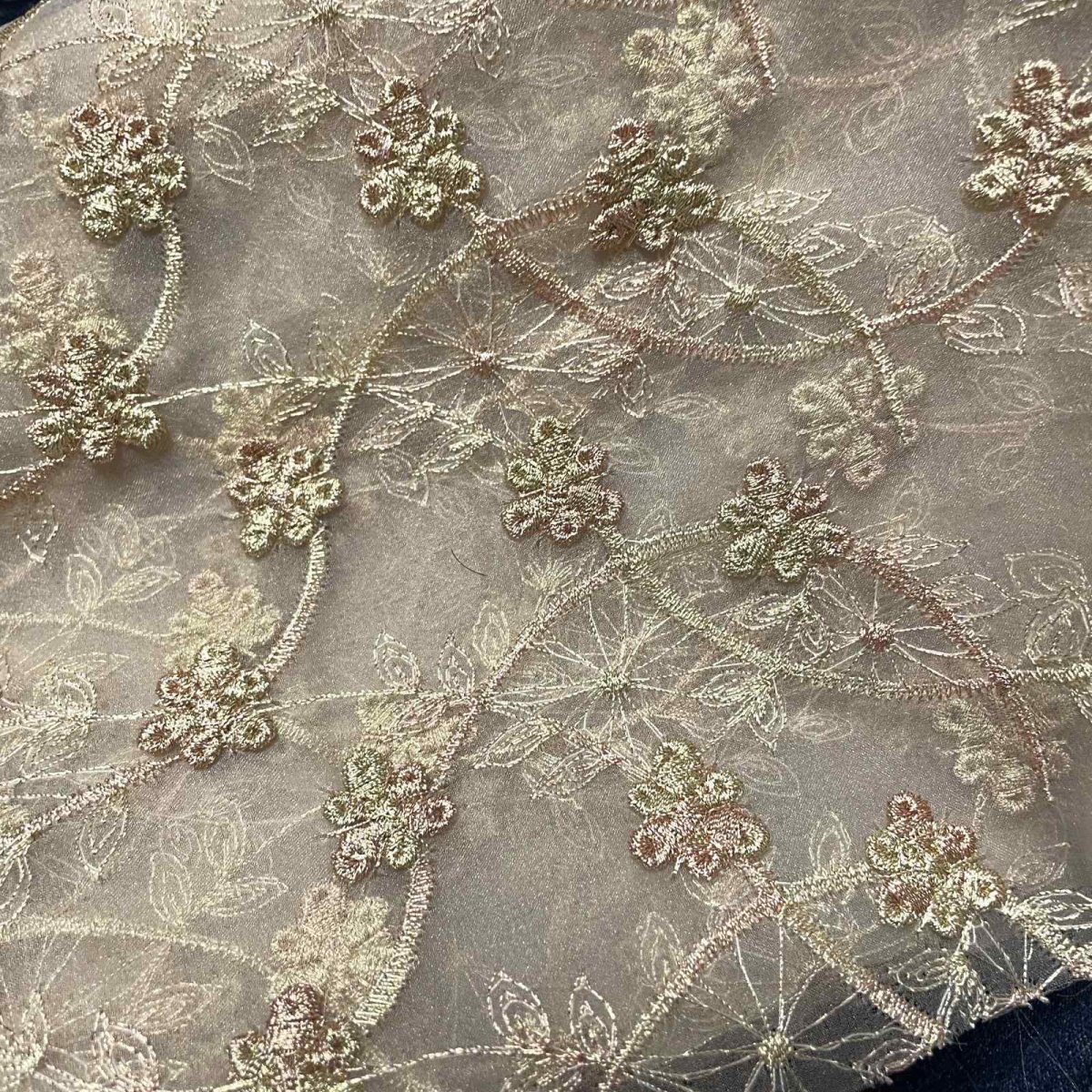 画像5: 刺繍レース生地　約40cm×約138cm　ラメ花柄刺繍レースケミカルレース　ゴールド　 (5)