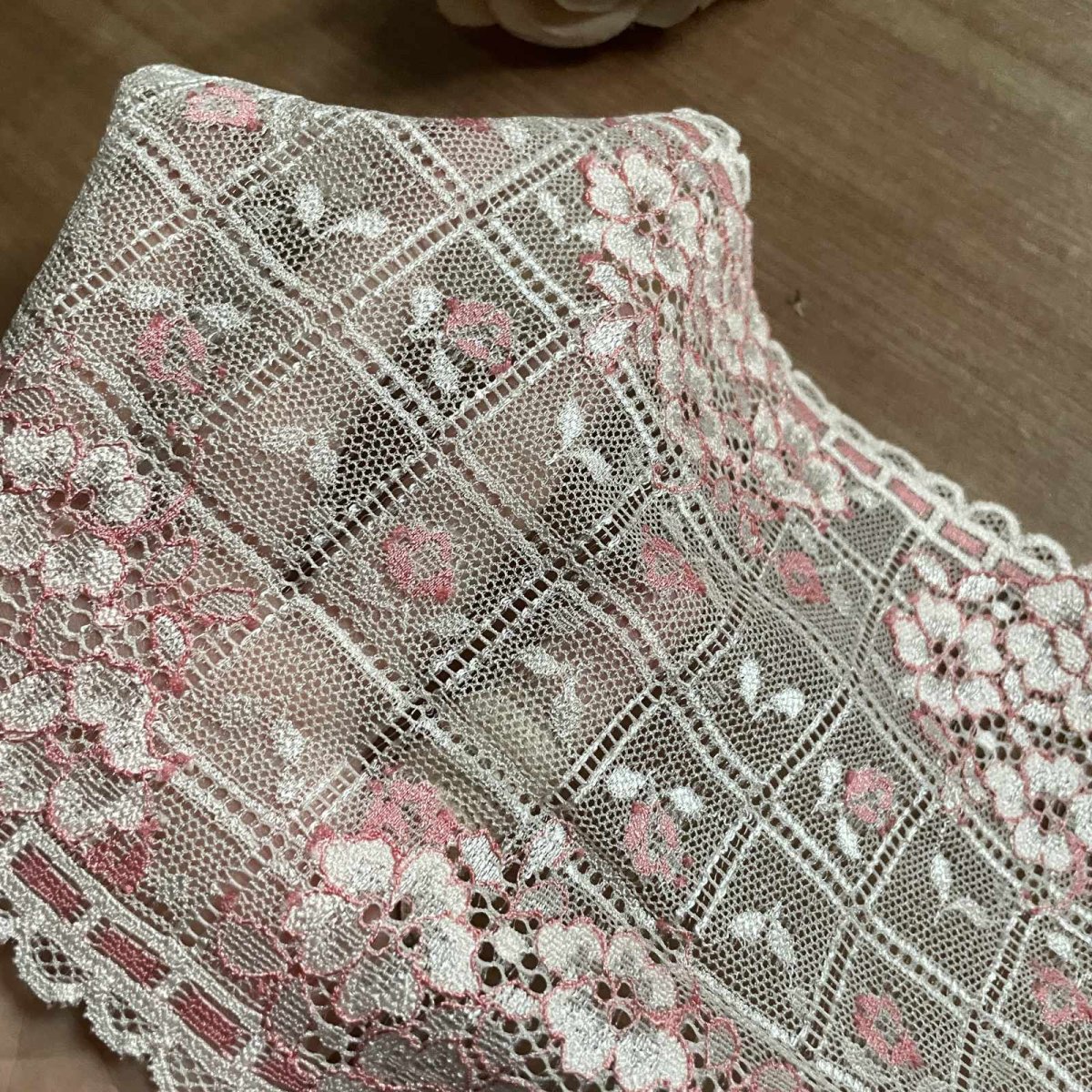 画像13: 【1m110円】ラッセルストレッチレースピンク　幅16.5cm　オリエンタルな薔薇柄　　５ｍ巻 (13)