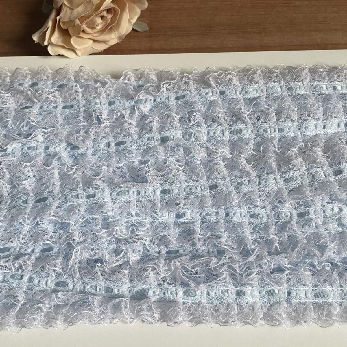 画像7: 日本製フリルラッセルレース　淡いブルー　幅2.6ｃｍリボン通し風　3ｍ (7)