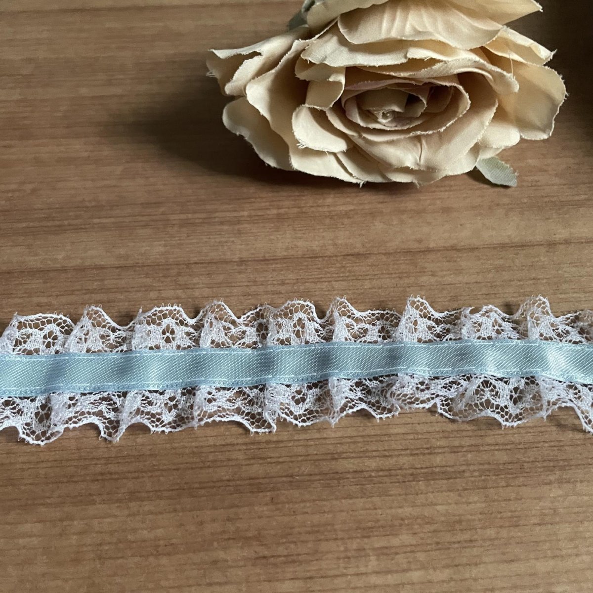 画像6: 日本製フリルラッセルレース　淡いブルー　幅2.6ｃｍリボン通し風　3ｍ (6)