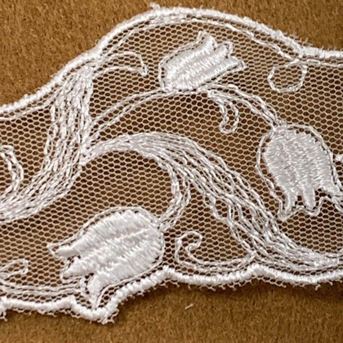 画像4: 【高品質な日本製】1ｍ巻！幅4.3ｃｍ綺麗なすずらん柄チュールレース　オフホワイト　ウエディングベールに (4)
