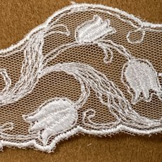 画像4: 【高品質な日本製】1ｍ巻！幅4.3ｃｍ綺麗なすずらん柄チュールレース　オフホワイト　ウエディングベールに (4)