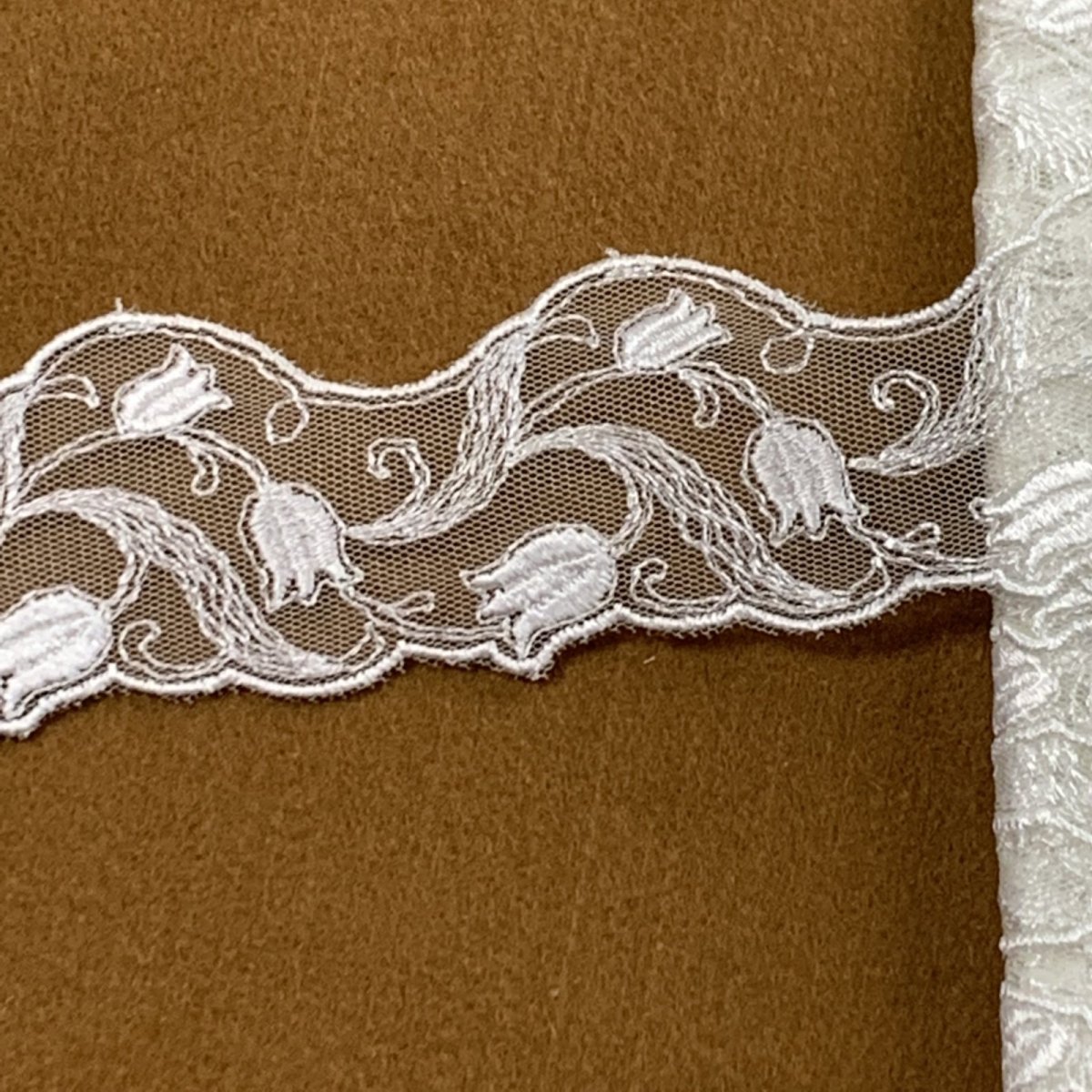 画像2: 【高品質な日本製】1ｍ巻！幅4.3ｃｍ綺麗なすずらん柄チュールレース　オフホワイト　ウエディングベールに (2)