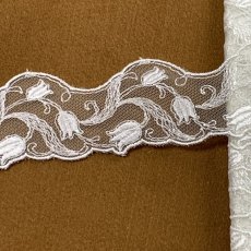 画像2: 【高品質な日本製】1ｍ巻！幅4.3ｃｍ綺麗なすずらん柄チュールレース　オフホワイト　ウエディングベールに (2)