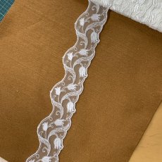 画像6: 【高品質な日本製】1ｍ巻！幅4.3ｃｍ綺麗なすずらん柄チュールレース　オフホワイト　ウエディングベールに (6)
