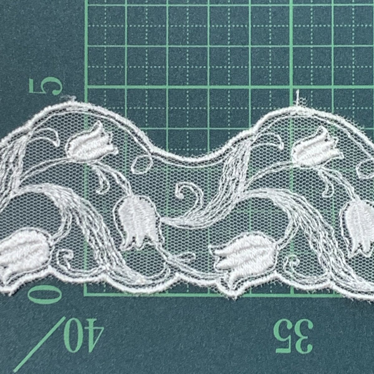 画像3: 【高品質な日本製】1ｍ巻！幅4.3ｃｍ綺麗なすずらん柄チュールレース　オフホワイト　ウエディングベールに (3)