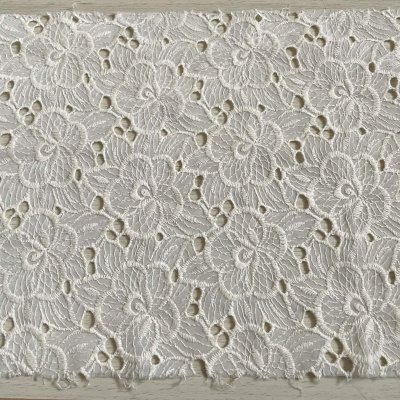 画像3: 刺繍レース生地　約25cm×約40cm　大胆な花柄刺繍レース　オフホワイト