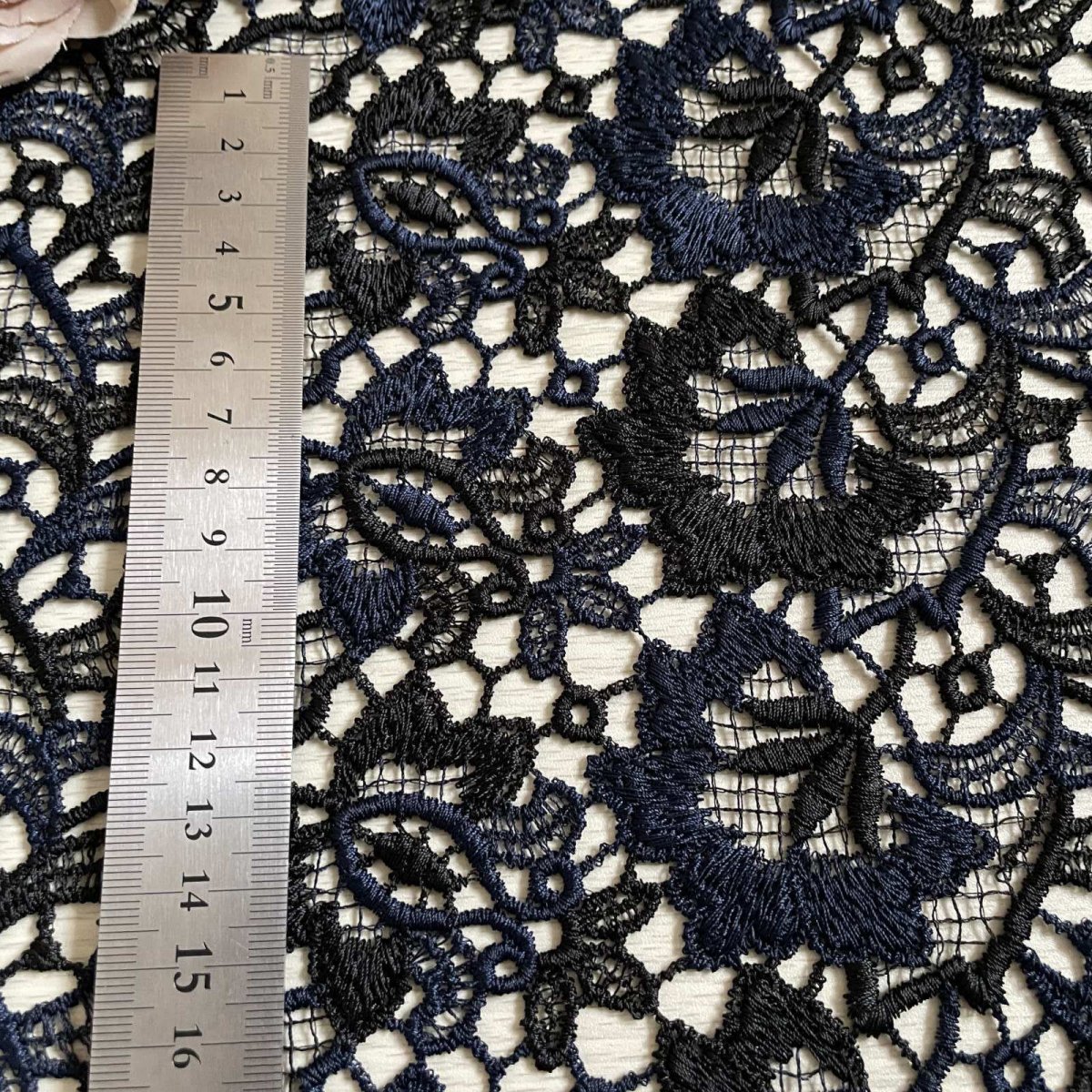 画像3: 【日本製】刺繍レース生地　約30cm×約40cm　ケミカルレース　花柄　ネイビー (3)