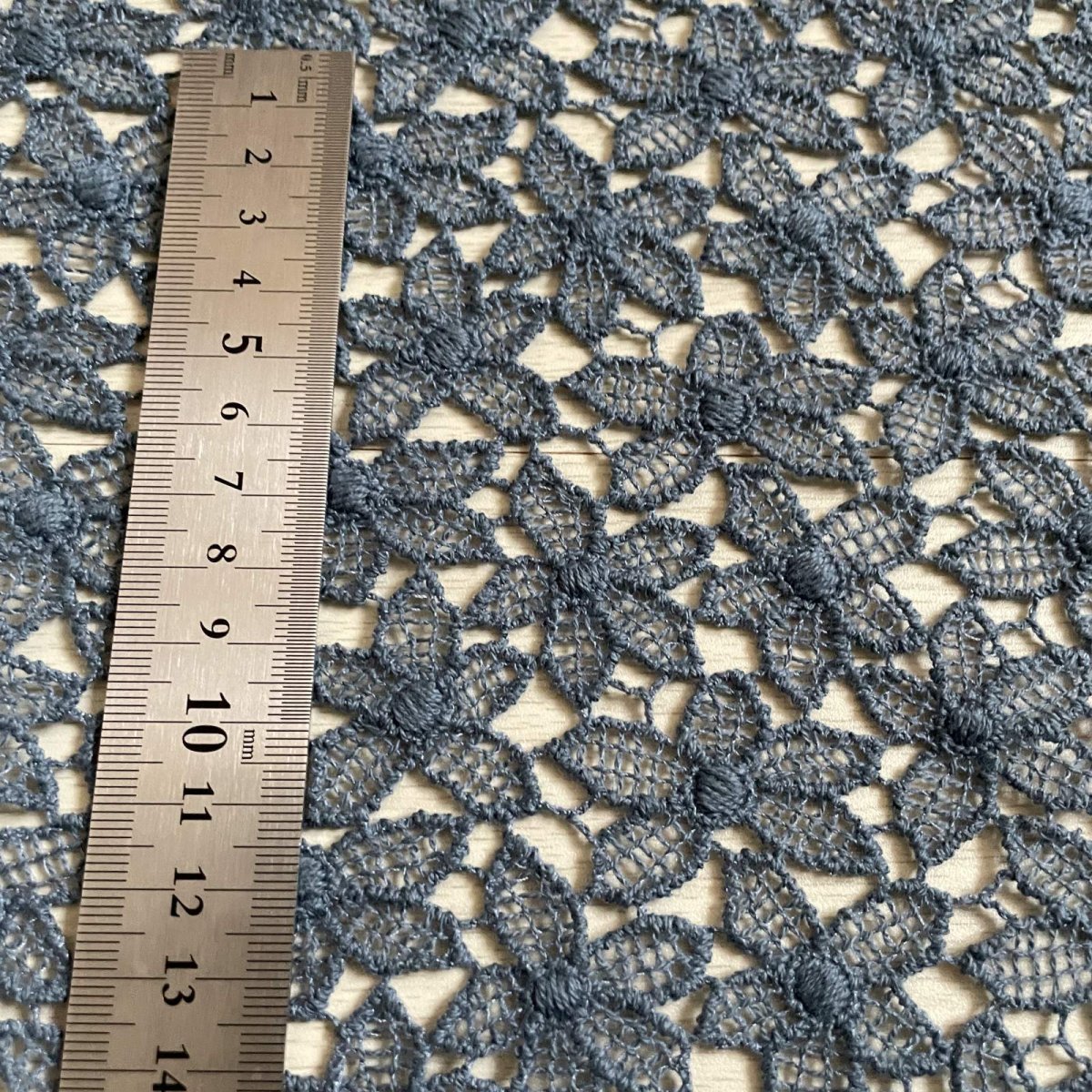 画像4: 刺繍レース生地　約30cm×約40cm　3枚組　大胆な花柄刺繍レース　ネイビー (4)