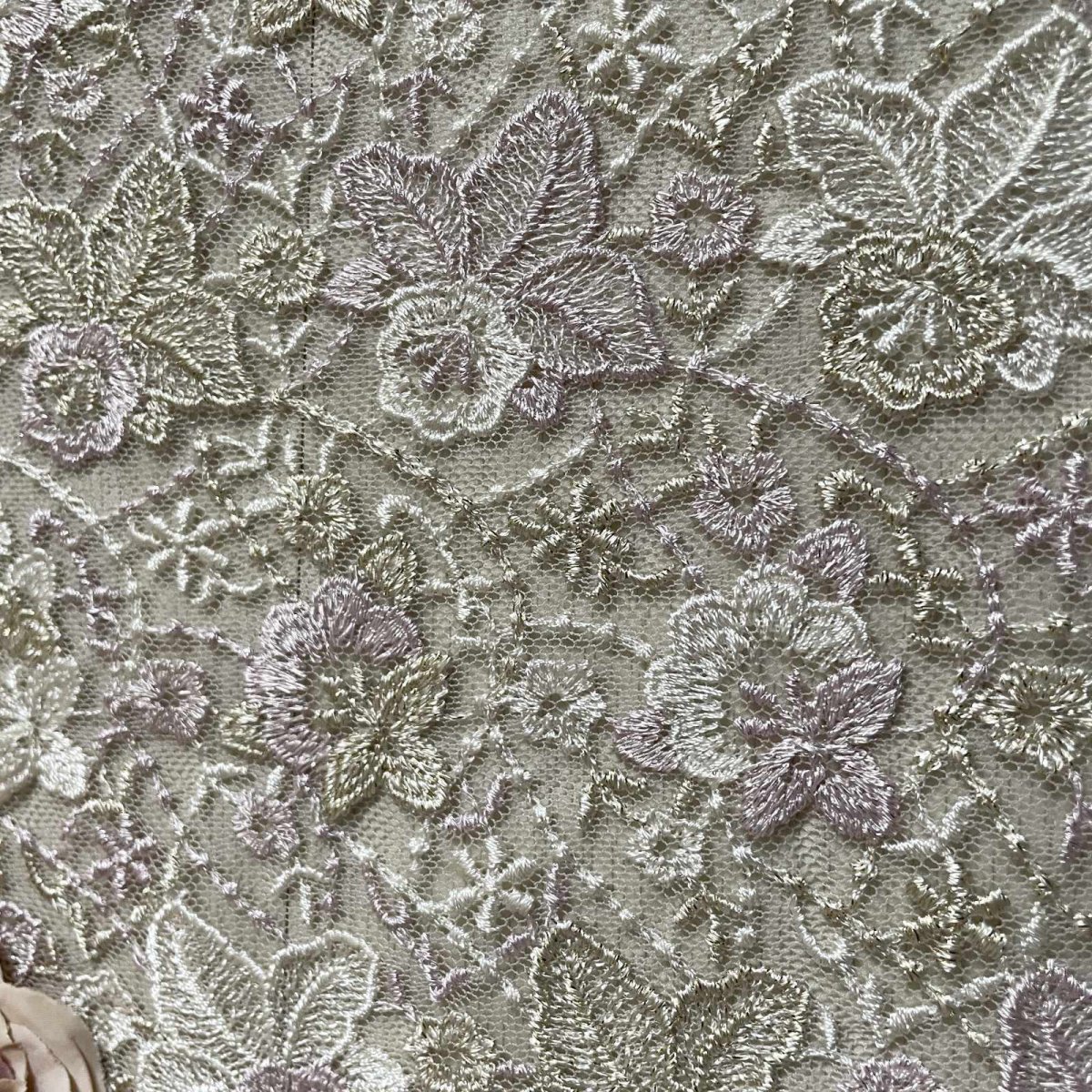 画像3: 【日本製】刺繍レース生地　約45cm×約90cm　チュールレース　薄パープルイエロー (3)