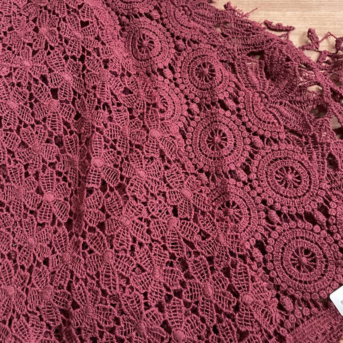 画像1: 刺繍レース生地　約29cm×約40cm　4枚組　大胆な花柄刺繍レース　ワインレッド (1)