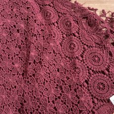 画像1: 刺繍レース生地　約29cm×約40cm　4枚組　大胆な花柄刺繍レース　ワインレッド (1)