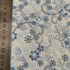 画像4: 【日本製】刺繍レース生地　約25cm×約40cm　可愛い春花柄刺繍レース　青ブルー (4)