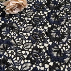 画像4: 【日本製】刺繍レース生地　約30cm×約40cm　ケミカルレース　花柄　ネイビー (4)