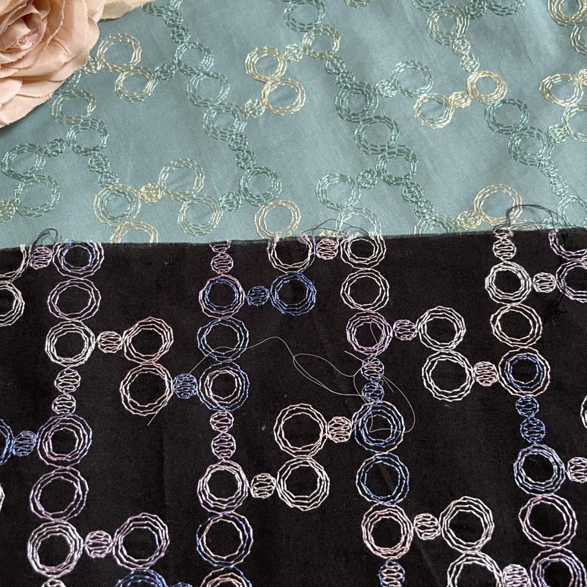 画像1: 【日本製】刺繍レース生地　約25cm×約85cm×2色　水色と紺色　〇柄 (1)