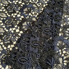 画像1: 【日本製】刺繍レース生地　約30cm×約40cm　ケミカルレース　花柄　ネイビー (1)