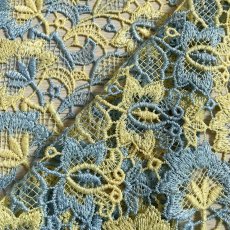 画像1: 【日本製】刺繍レース生地　約30cm×約40cm　ケミカルレース　花柄　イエローブルー (1)