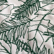 画像2: 【日本製】刺繍レース生地　約35cm×約35cm　ジャングル葉っぱ柄みどりの刺繍糸 (2)