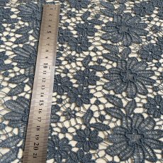 画像6: 刺繍レース生地　約30cm×約40cm　3枚組　大胆な花柄刺繍レース　ネイビー (6)