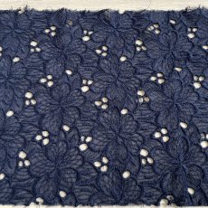 画像1: 刺繍レース生地　約25cm×約40cm　大胆な花柄刺繍レース　ネイビー (1)