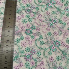 画像2: 【日本製】刺繍レース生地　約25cm×約40cm　可愛い春花柄刺繍レース　ピンクグリーン (2)