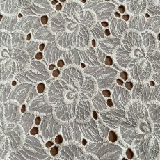 画像6: 刺繍レース生地　約25cm×約40cm　大胆な花柄刺繍レース　オフホワイト (6)