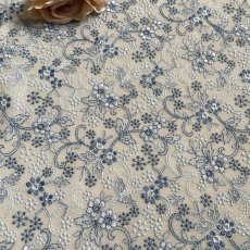 画像2: 【日本製】刺繍レース生地　約25cm×約40cm　可愛い春花柄刺繍レース　青ブルー (2)