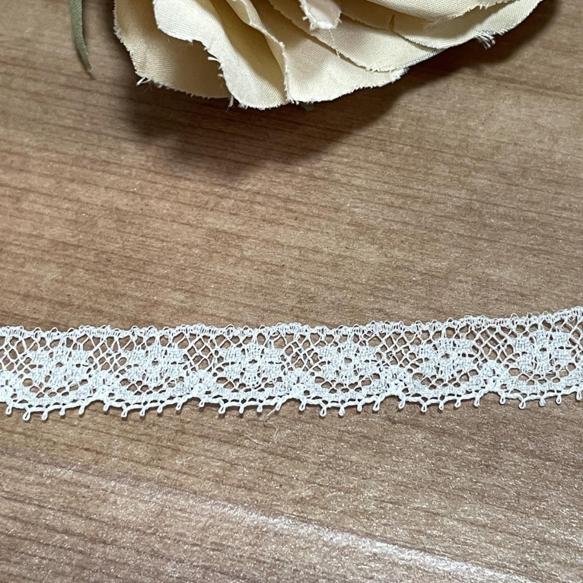 画像3: フランス製リバーレース　オフホワイト　幅1ｃｍ　可愛い小花柄１ｍ (3)