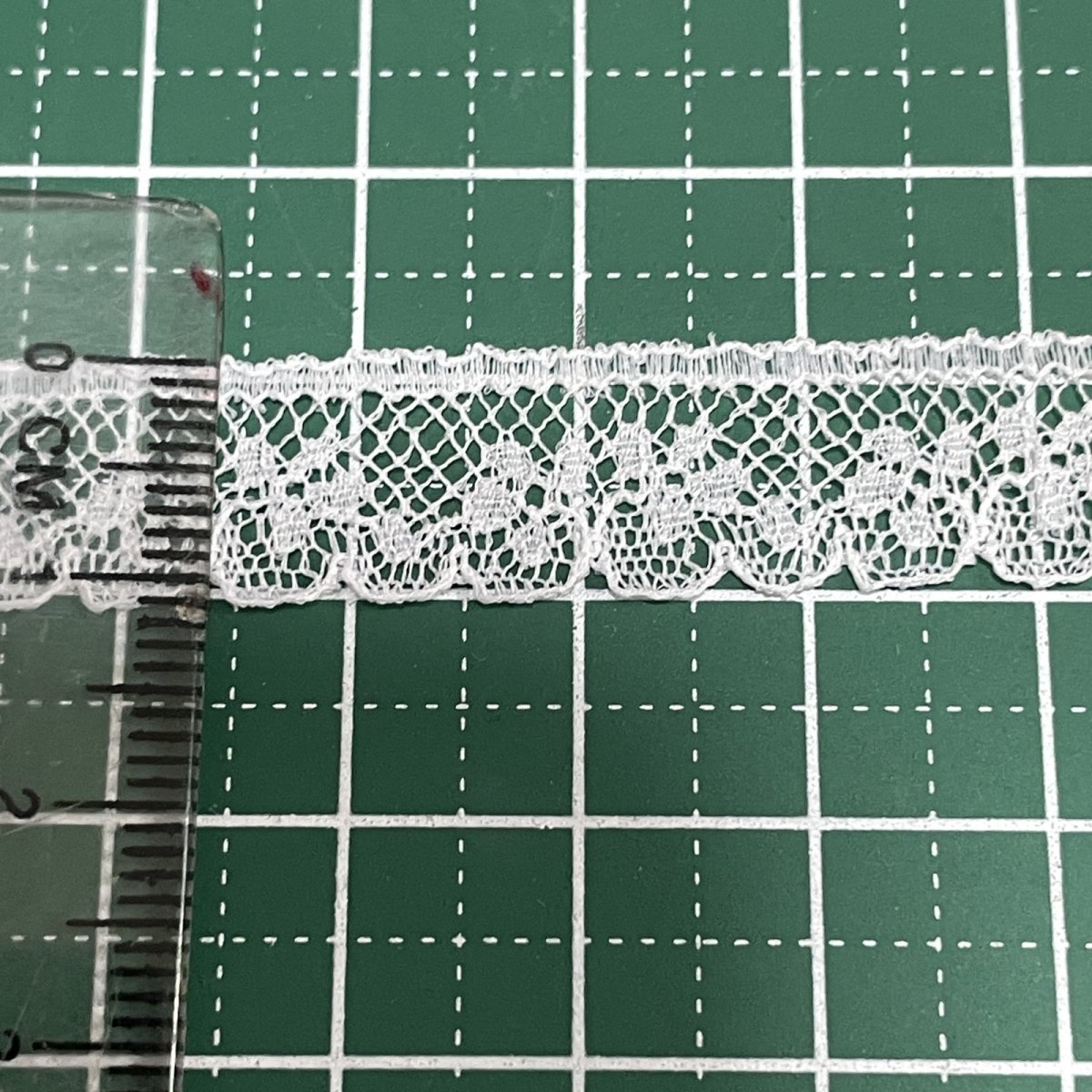 画像4: フランス製リバーレース　ホワイト　幅1.1ｃｍ繊細な小花柄１ｍ (4)