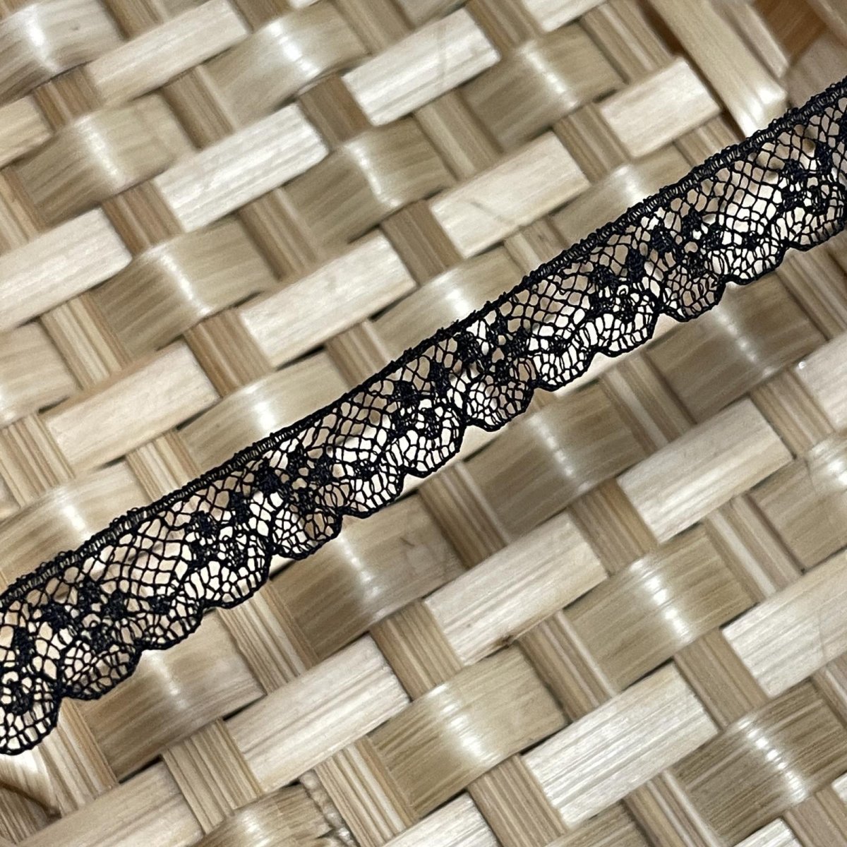 画像3: フランス製リバーレース　ブラック　幅1.1ｃｍ繊細な小花柄１ｍ (3)