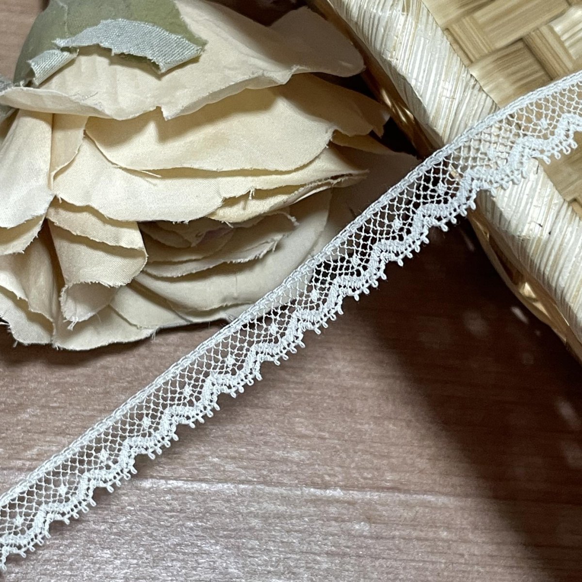 画像7: フランス製綿リバーレース　アイボリー　幅0.9ｃｍ極細ドット柄１ｍ　 (7)