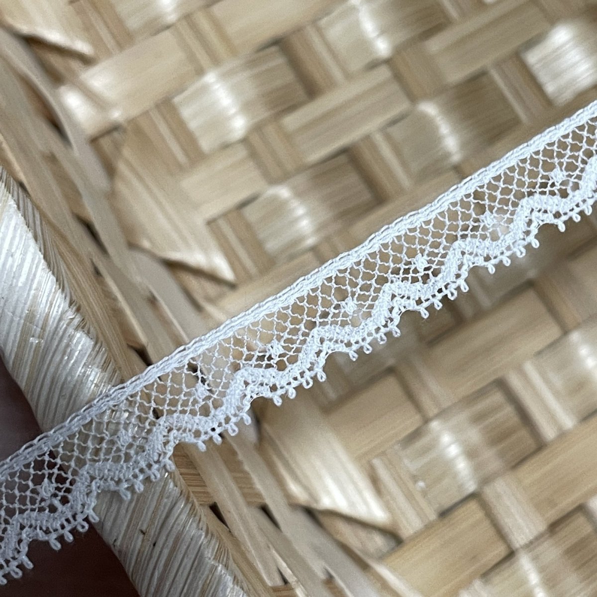画像2: フランス製綿リバーレース　アイボリー　幅0.9ｃｍ極細ドット柄１ｍ　 (2)