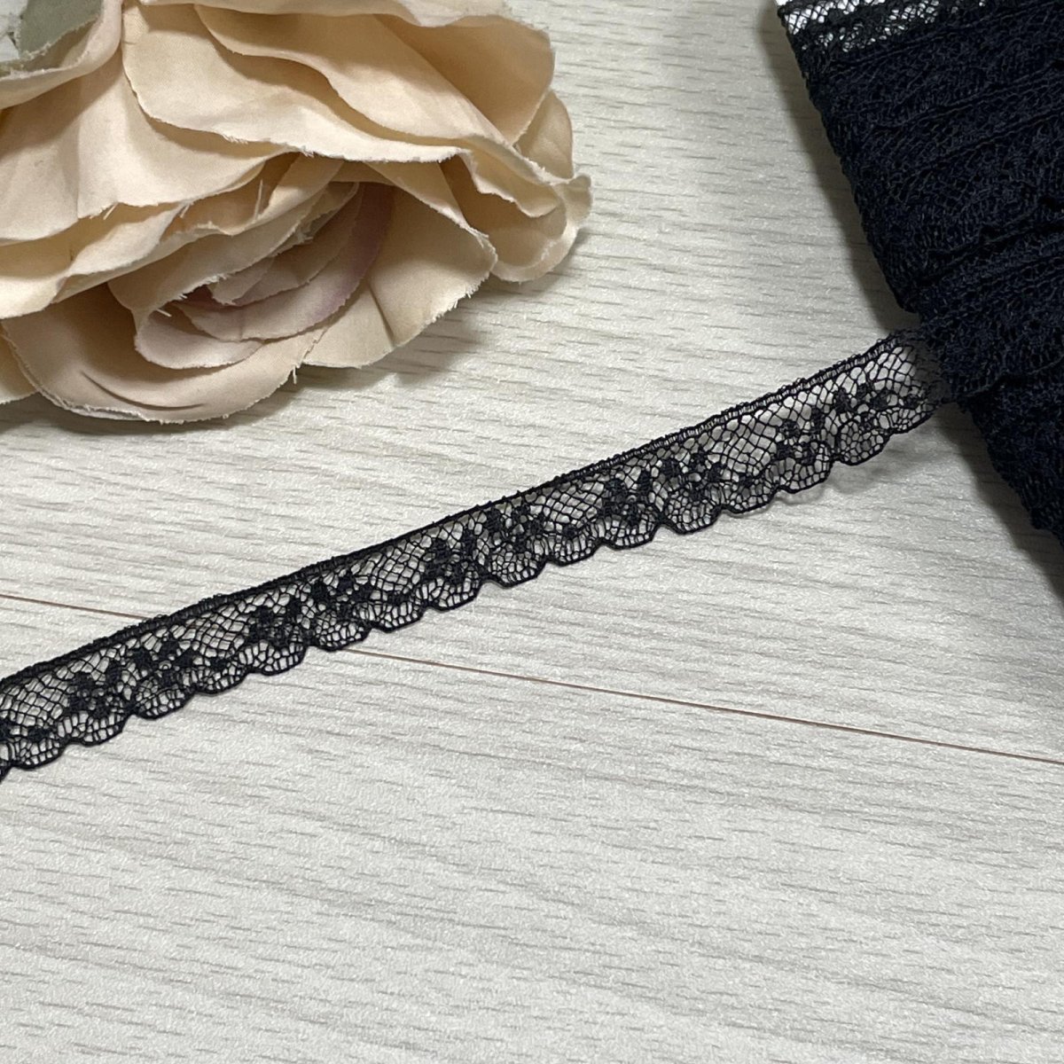 画像2: フランス製リバーレース　ブラック　幅1.1ｃｍ繊細な小花柄１ｍ (2)