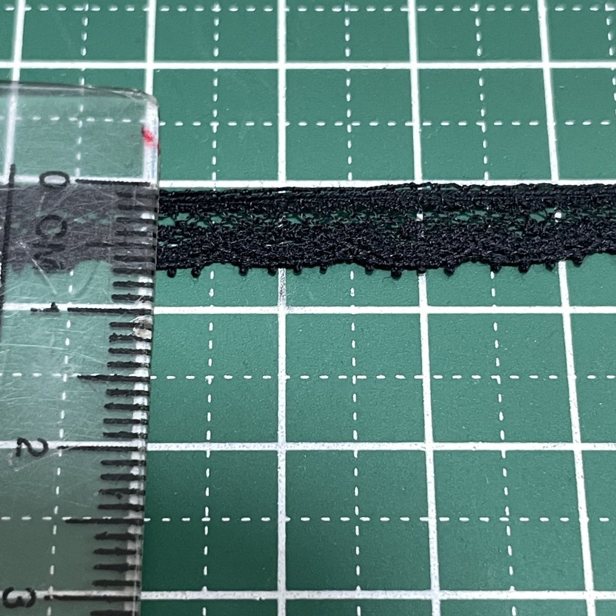 画像3: フランス製綿リバーレース　ブラック　幅0.7ｃｍ極細ドット柄１ｍ　 (3)