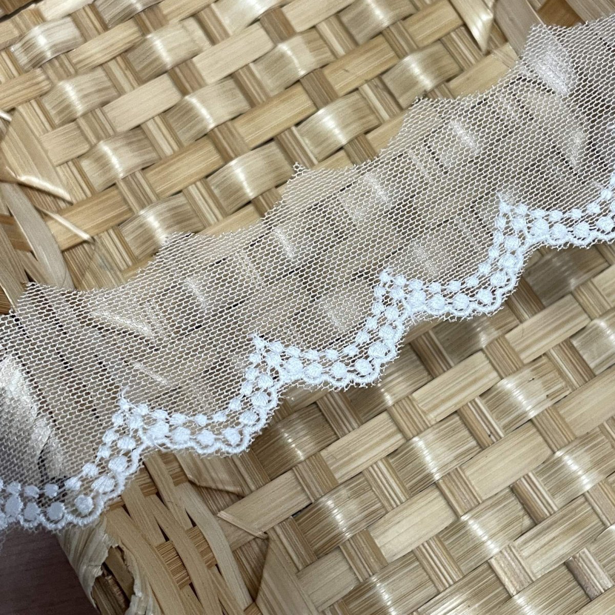 画像4: 【高品質な日本製】チュールレース　オフホワイト　幅4ｃm可愛い2段のドット柄　3ｍ巻 (4)