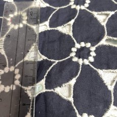 画像5: 刺繍レース生地　約35cm×約75cm　大胆な花柄刺繍レース　ブラックホワイト (5)