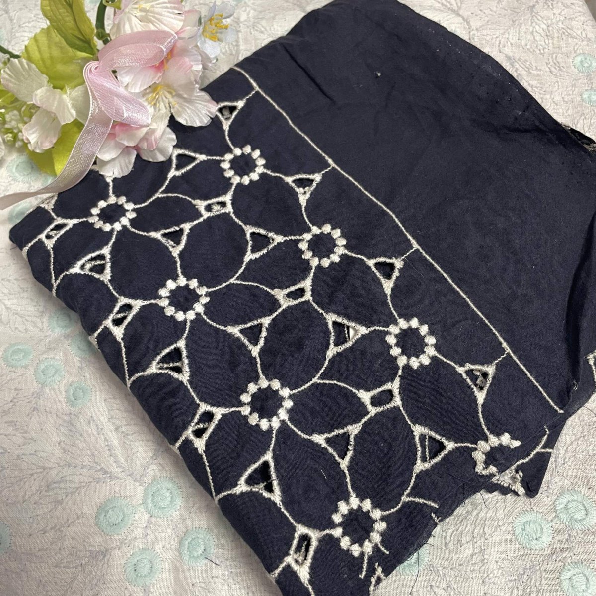 画像6: 刺繍レース生地　約35cm×約75cm　大胆な花柄刺繍レース　ブラックホワイト (6)