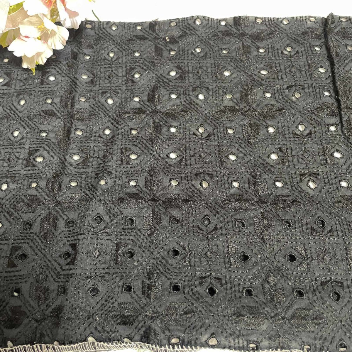 画像7: 【日本製】刺繍レース生地　計165cm　4枚組　きれいな刺繍レース　ブラック (7)