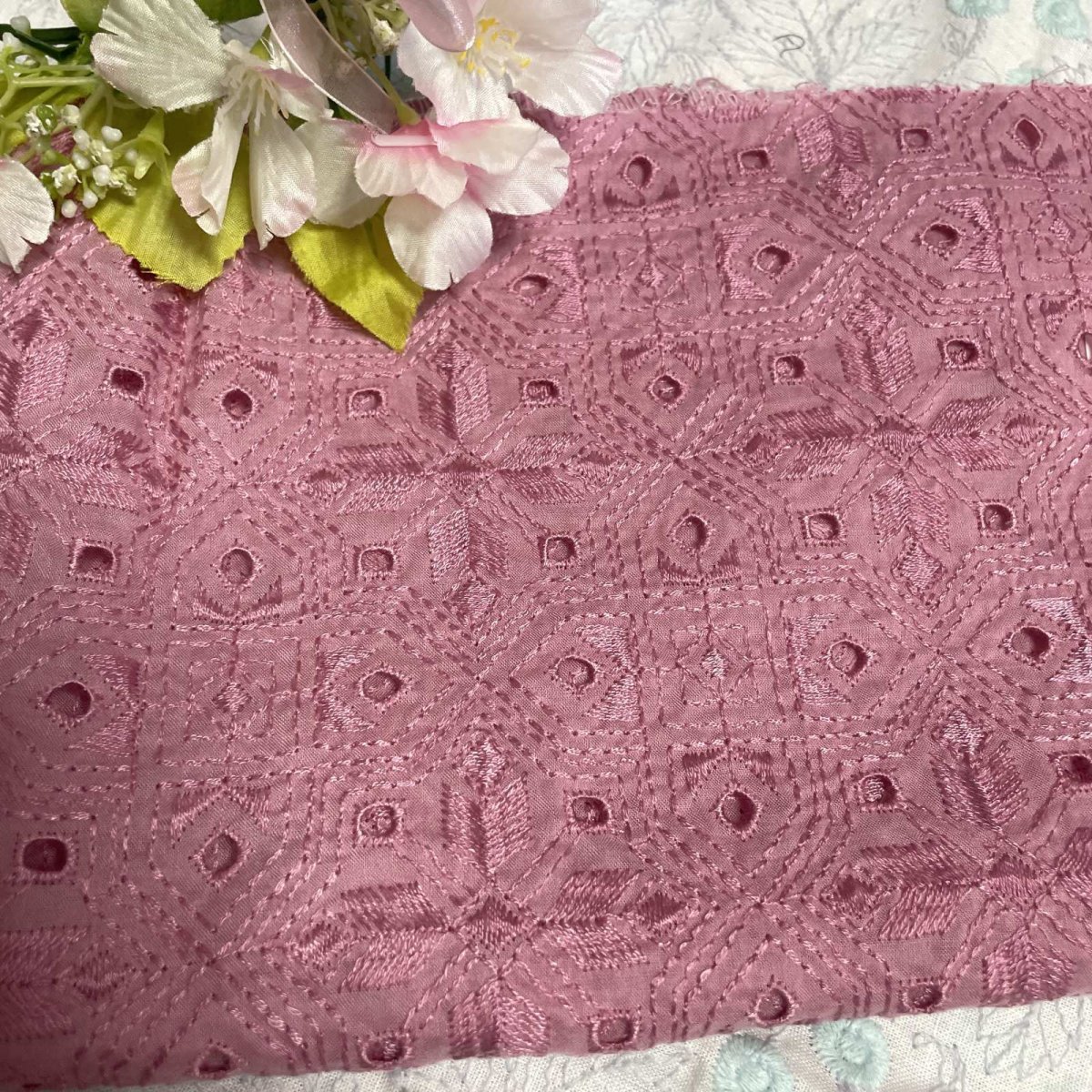 画像8: 【日本製】刺繍レース生地　計175cm　4枚組　きれいな刺繍レース　ローズピンク (8)