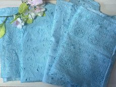 画像1: 【日本製】刺繍レース生地　計165cm　4枚組　きれいな刺繍レース　ターコイズブルー (1)