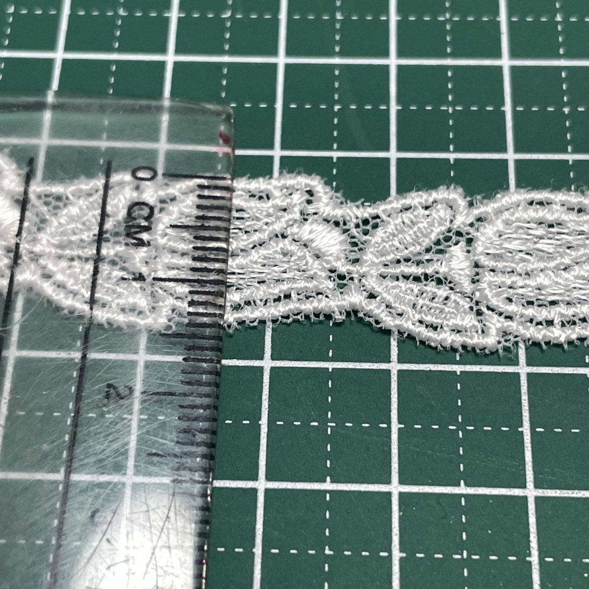 画像3: 【高品質な日本製】チュールレース　オフホワイト　幅1.4cm　３ｍ巻　スズラン柄 (3)