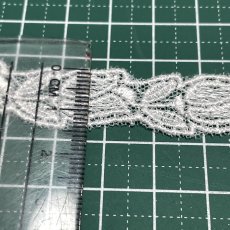 画像3: 【高品質な日本製】チュールレース　オフホワイト　幅1.4cm　３ｍ巻　スズラン柄 (3)