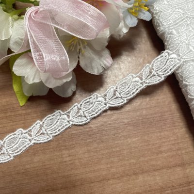 画像3: 【高品質な日本製】チュールレース　オフホワイト　幅1.4cm　３ｍ巻　スズラン柄