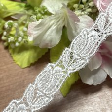 画像7: 【高品質な日本製】チュールレース　オフホワイト　幅1.4cm　３ｍ巻　スズラン柄 (7)