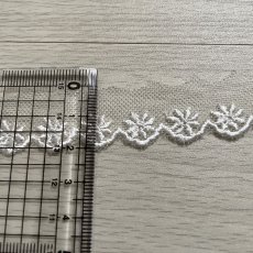 画像3: 【高品質な日本製】3ｍ巻！幅2ｃｍ小花柄チュールレース　アイボリーホワイト　ドール服に (3)