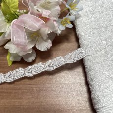 画像4: 【高品質な日本製】チュールレース　オフホワイト　幅1.4cm　３ｍ巻　スズラン柄 (4)
