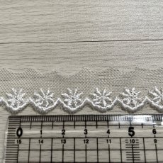 画像4: 【高品質な日本製】3ｍ巻！幅2ｃｍ小花柄チュールレース　アイボリーホワイト　ドール服に (4)